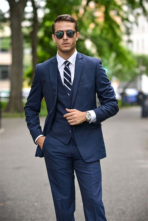 tie colors with navy suit